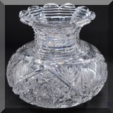 G05. Cut crystal vase. 